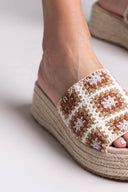 Σανδάλια flatforms με πλεκτό σχέδιο Refresh 172842 - Μπεζ - thefashionproject.gr - Refresh