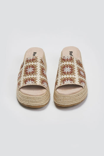 Σανδάλια flatforms με πλεκτό σχέδιο Refresh 172842 - Μπεζ - thefashionproject.gr - Refresh