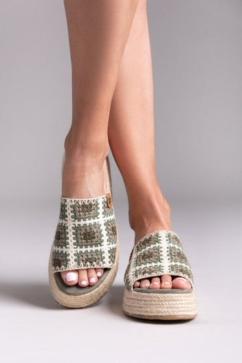 Σανδάλια flatforms με πλεκτό σχέδιο Refresh 172842 - Χακί - thefashionproject.gr - Refresh