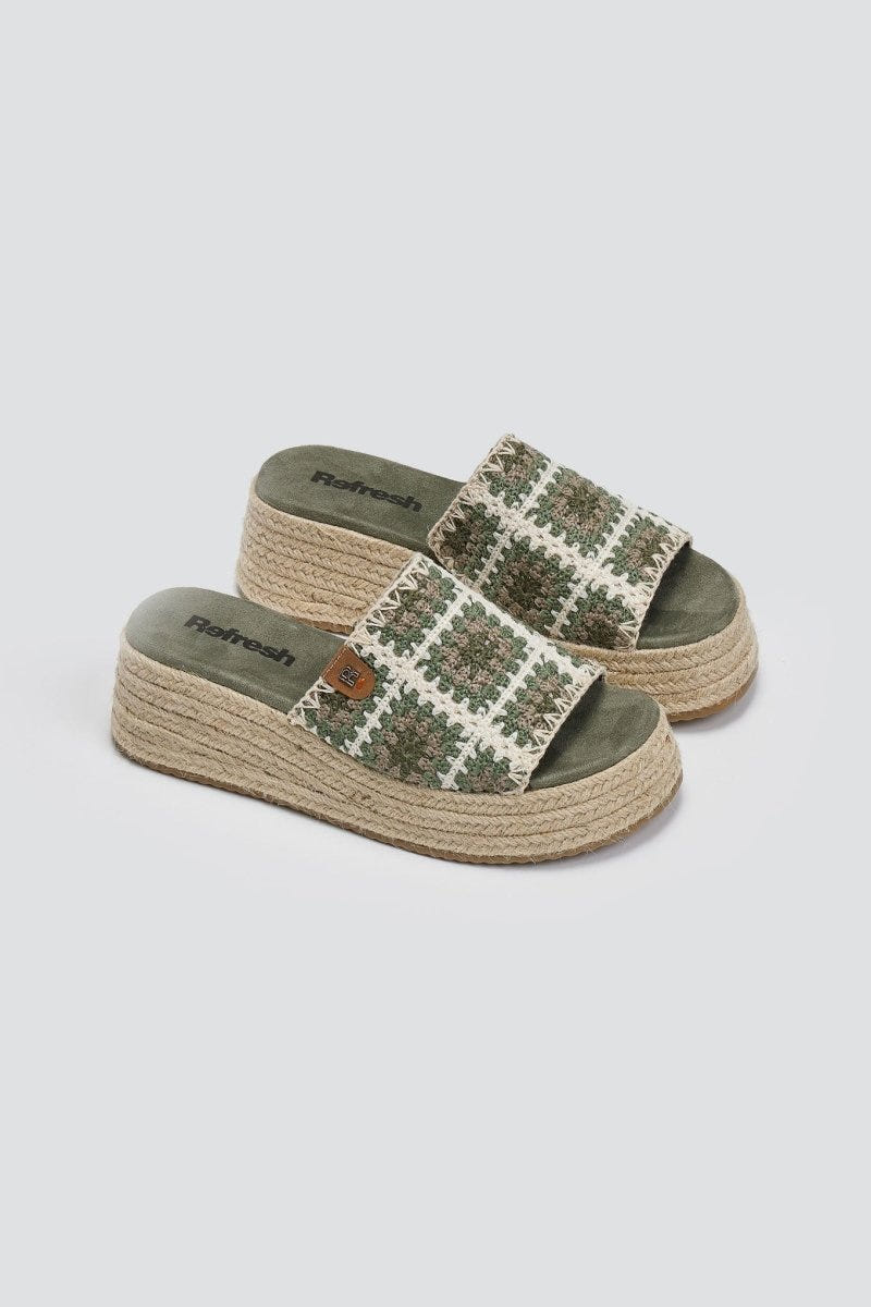 Σανδάλια flatforms με πλεκτό σχέδιο Refresh 172842 - Χακί - thefashionproject.gr - Refresh