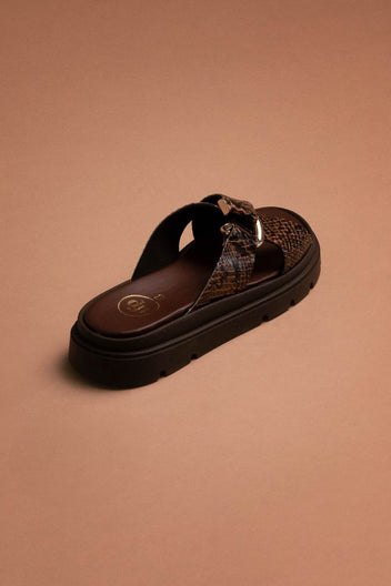 Σανδάλια flatforms με print Tfp - Καφέ - thefashionproject.gr - TFP