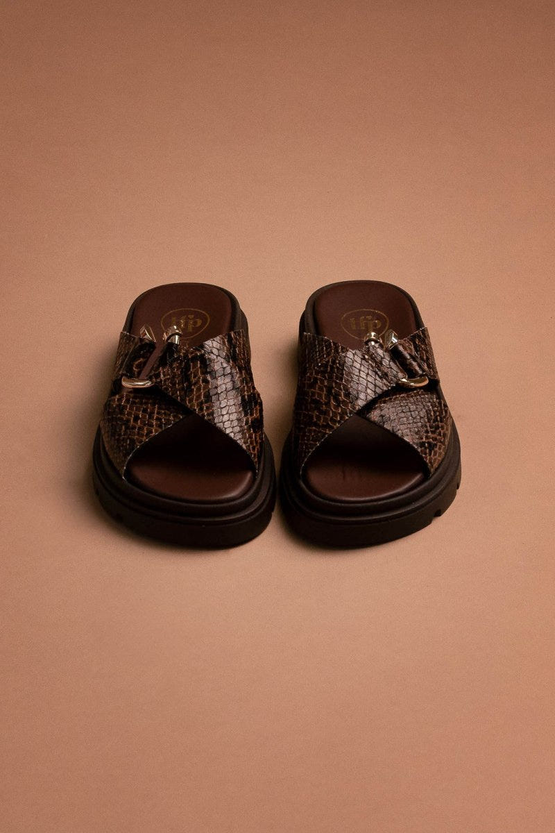 Σανδάλια flatforms με print Tfp - Καφέ - thefashionproject.gr - TFP