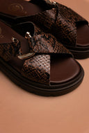 Σανδάλια flatforms με print Tfp - Καφέ - thefashionproject.gr - TFP