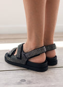 Σανδάλια flatforms με στρας ONLY 15319594 - Μαύρο - thefashionproject.gr - ONLY