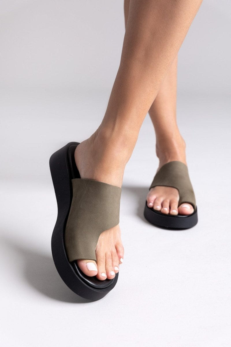 Σανδάλια flatforms nubuck με δάκτυλο Tfp - Χακί - thefashionproject.gr - TFP