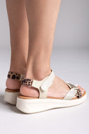 Σανδάλια flatforms σε συνδυασμό υλικών MARIAMARE - Μπεζ - thefashionproject.gr - MARIAMARE