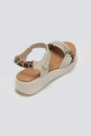 Σανδάλια flatforms σε συνδυασμό υλικών MARIAMARE - Μπεζ - thefashionproject.gr - MARIAMARE
