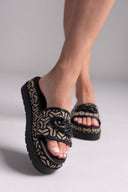 Σανδάλια flatforms υφασμάτινα με print Mariella Fabiani 2521/91 - Μαύρο/Μπεζ - thefashionproject.gr - Mariella Fabiani
