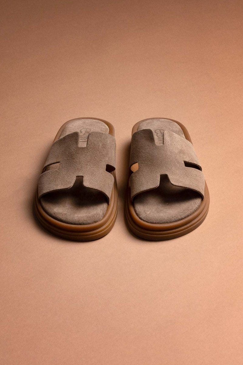 Σανδάλια καστόρινα με ανοίγματα - Τάουπε - thefashionproject.gr - Estil
