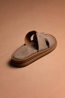 Σανδάλια καστόρινα με ανοίγματα - Τάουπε - thefashionproject.gr - Estil
