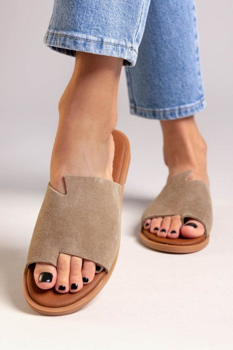 Sandales en daim à bride asymétrique - taupe