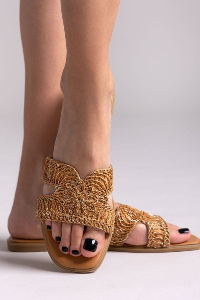 Σανδάλια με ανάγλυφο σχέδιο ERYNN - Κάμελ - thefashionproject.gr - ERYNN