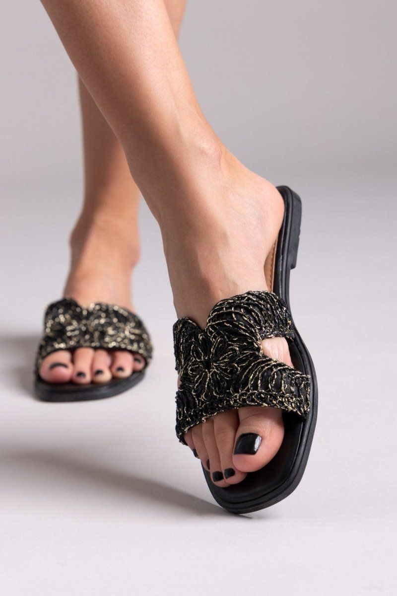 Σανδάλια με ανάγλυφο σχέδιο ERYNN - Μαύρο - thefashionproject.gr - ERYNN