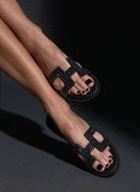 Σανδάλια με ιδιαίτερη φάσα με στρας Estil