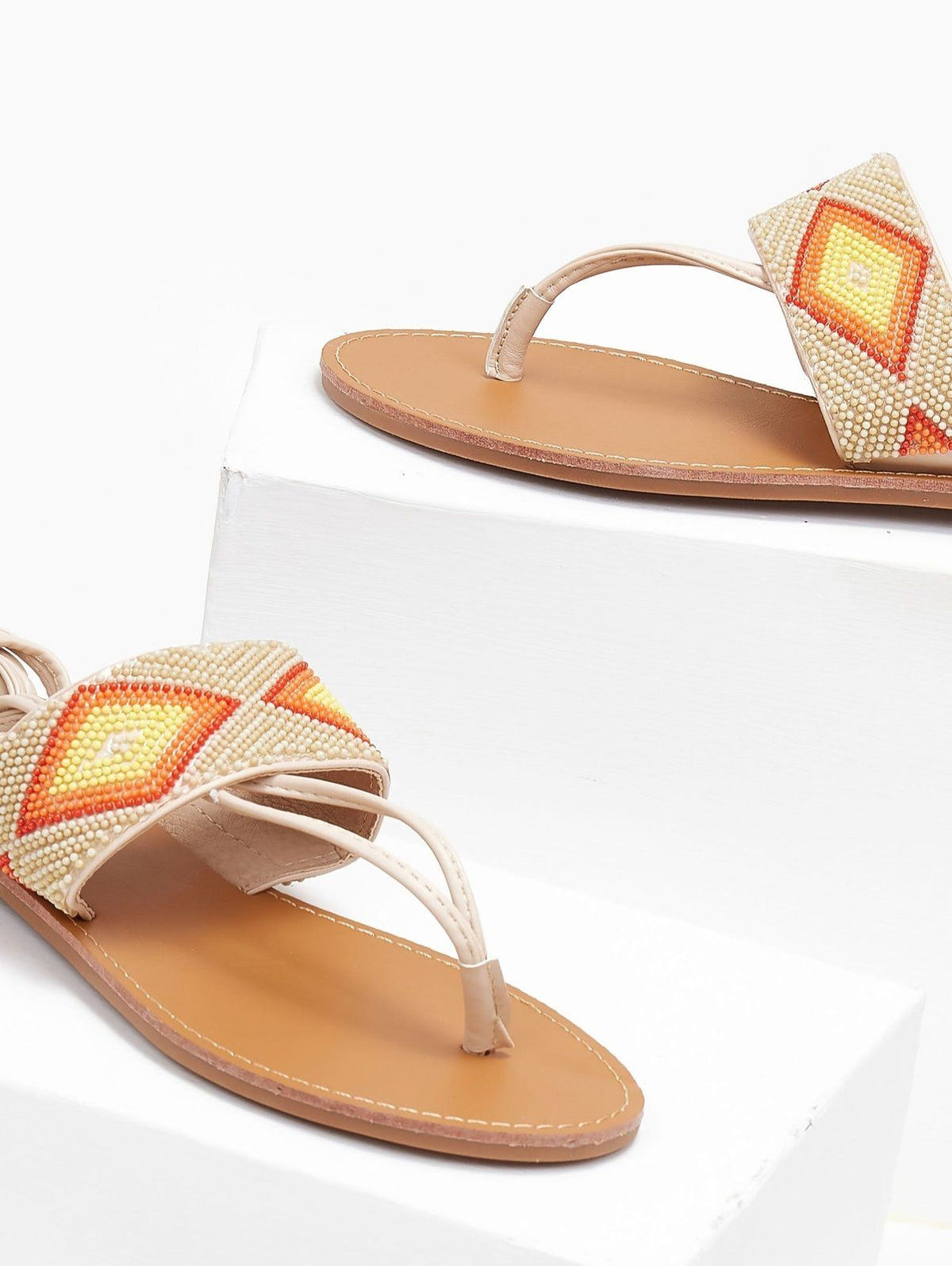 Σανδάλια με κορδόνια και χάντρες - Μπεζ - thefashionproject.gr - The Fashion Project