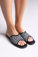 Σανδάλια με print μαίανδρο - Μαύρο - thefashionproject.gr - MIRA