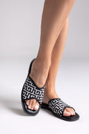 Σανδάλια με print μαίανδρο - Μαύρο - thefashionproject.gr - MIRA