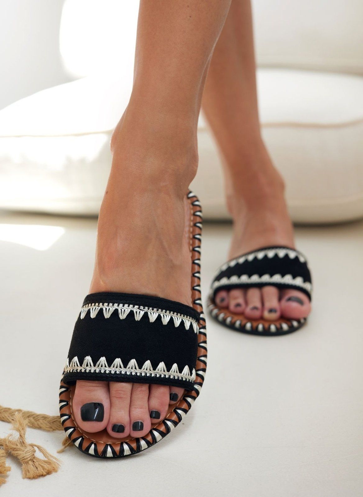 Σανδάλια με ραφές στη φάσα ERYNN - Μαύρο - thefashionproject.gr - ERYNN
