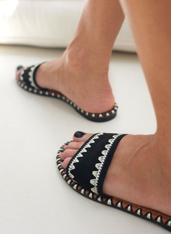 Σανδάλια με ραφές στη φάσα ERYNN - Μαύρο - thefashionproject.gr - ERYNN