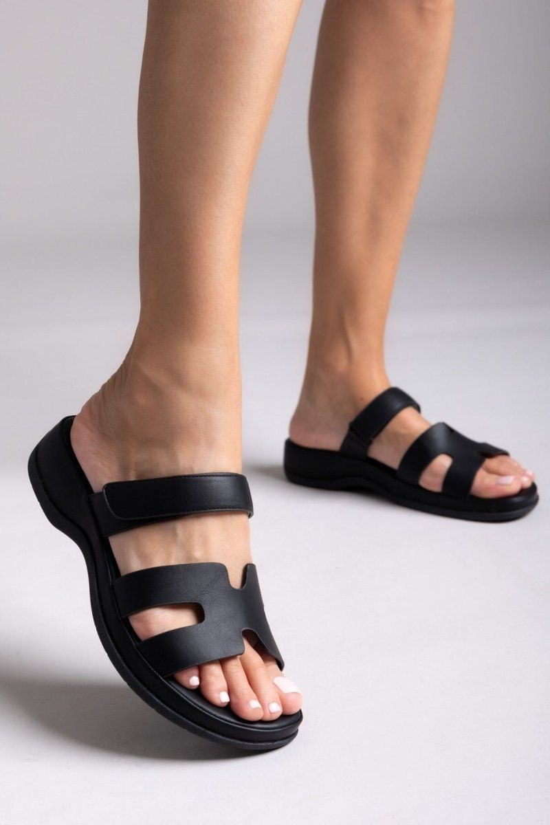 Σανδάλια με sporty σόλα και velcro - Μαύρο - thefashionproject.gr - La Coquette