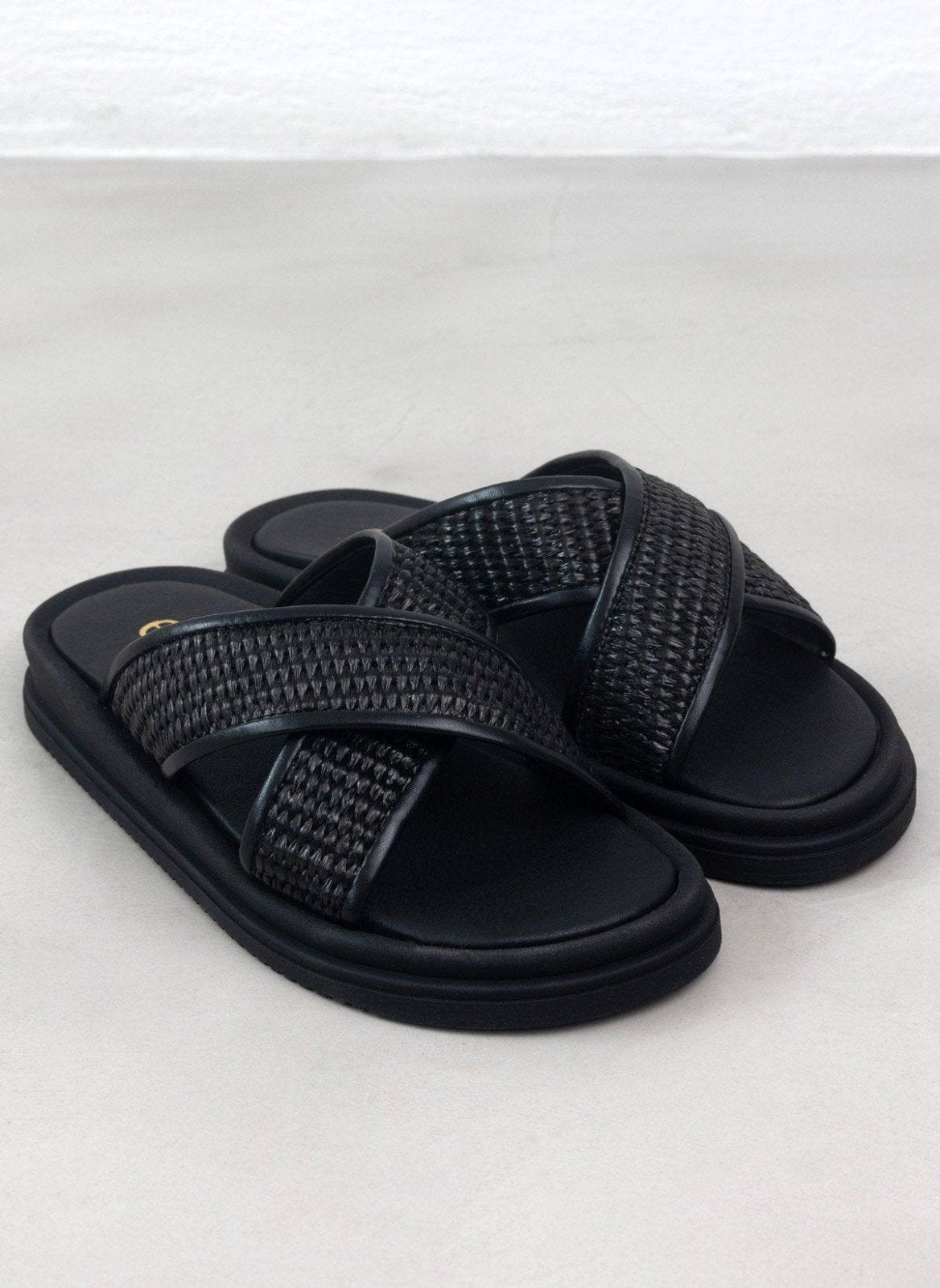 Σανδάλια με χιαστί ψάθινη φάσα Estil - Μαύρο - thefashionproject.gr - Estil