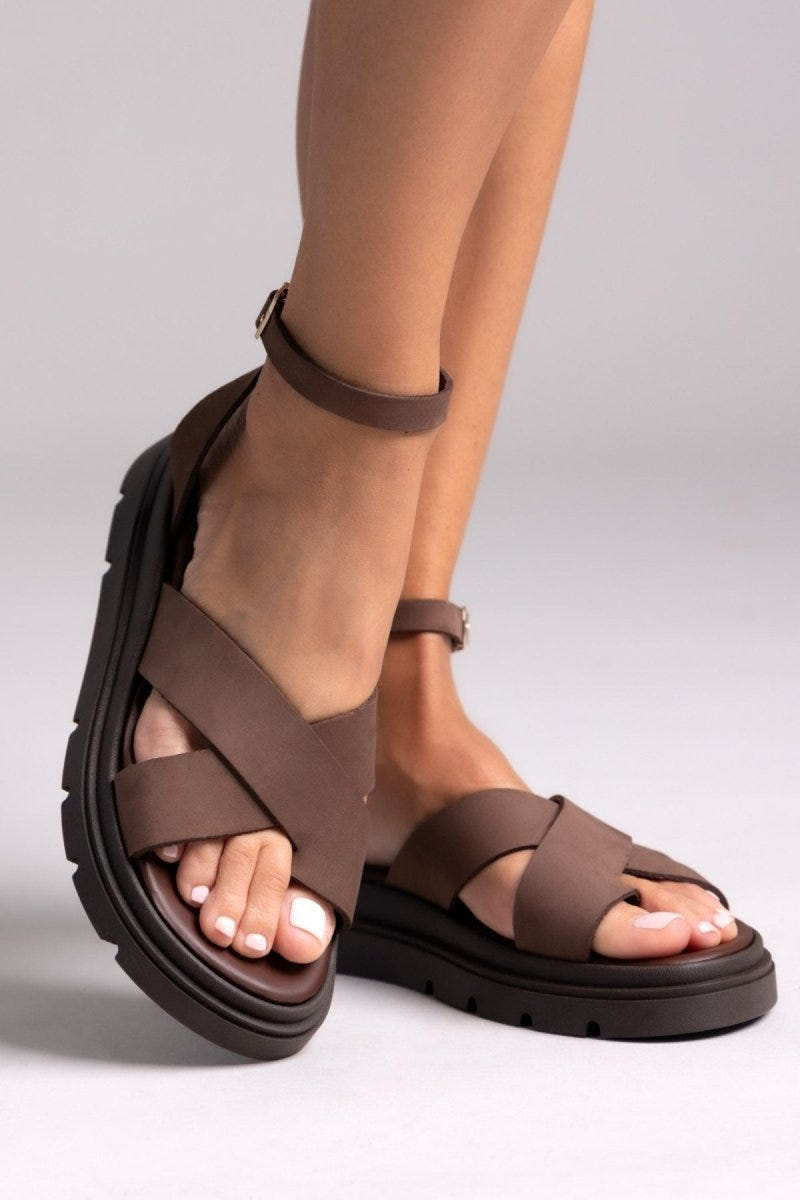 Σανδάλια nubuck δερμάτινα με μπαρέτα - Καφέ - thefashionproject.gr - TFP