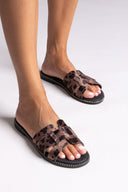 Σανδάλια ponyskin με print και περαστές φάσες Estil - Καφέ - thefashionproject.gr - Estil