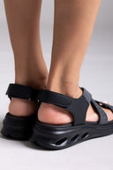 Σανδάλια sporty crossover με velcro - Μαύρο - thefashionproject.gr - La Coquette