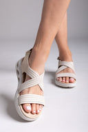 Σανδάλια sporty crossover με velcro - Μπεζ - thefashionproject.gr - La Coquette