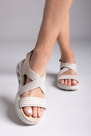 Σανδάλια sporty crossover με velcro - Μπεζ - thefashionproject.gr - La Coquette