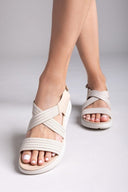 Σανδάλια sporty crossover με velcro - Μπεζ - thefashionproject.gr - La Coquette