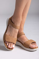 Σανδάλια sporty με φαρδιά φάσα - Κάμελ - thefashionproject.gr - La Coquette