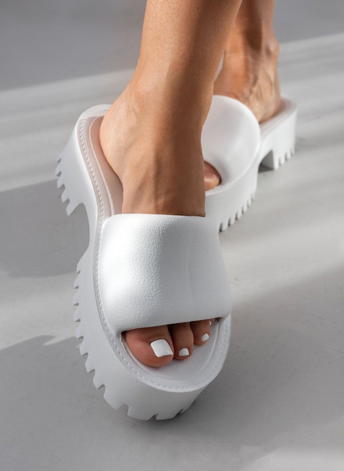 Σανδάλια sporty platforms με φαρδιά φάσα - Λευκό - thefashionproject.gr - The Fashion Project