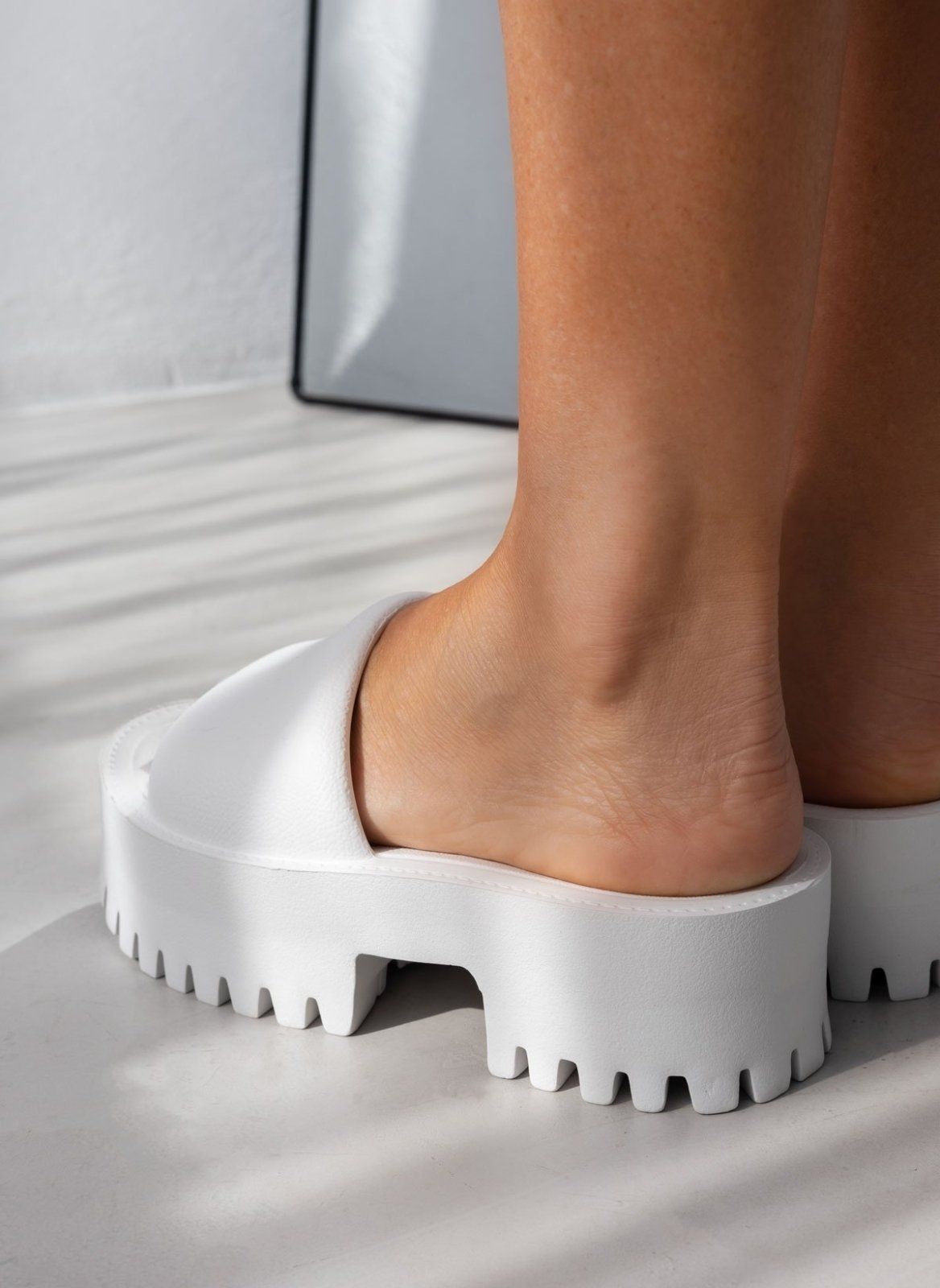 Σανδάλια sporty platforms με φαρδιά φάσα - Λευκό - thefashionproject.gr - The Fashion Project