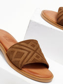 Σανδάλια suede με ανάγλυφη φάσα estil - Καφέ - thefashionproject.gr - Estil