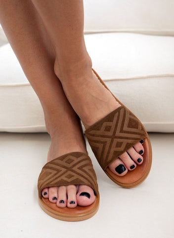 Σανδάλια suede με ανάγλυφη φάσα estil - Καφέ - thefashionproject.gr - Estil