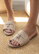 Σανδάλια suede με μεταλλικά charms ERYNN - Τάουπε - thefashionproject.gr - ERYNN