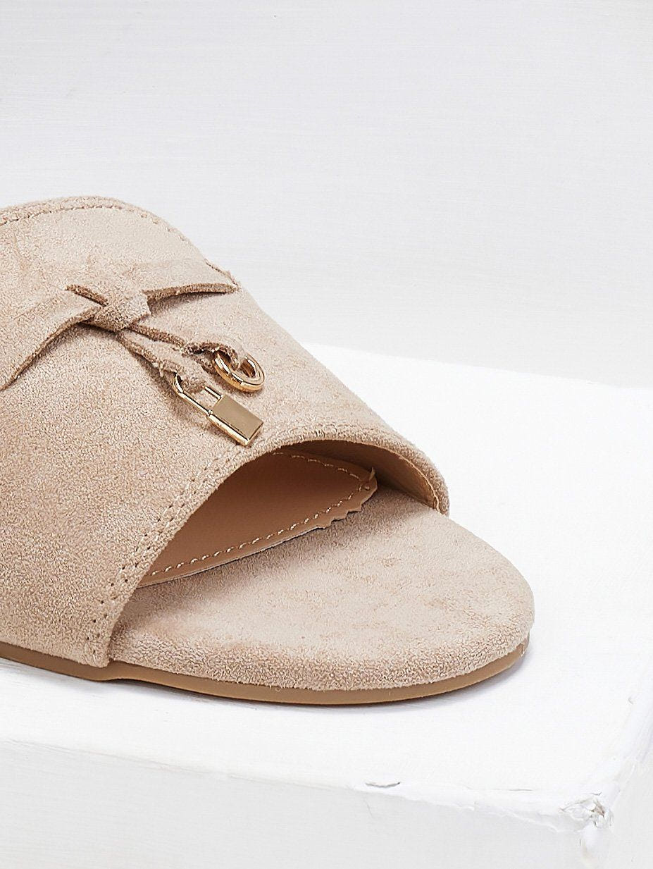 Σανδάλια suede με μεταλλικά charms ERYNN - Τάουπε - thefashionproject.gr - ERYNN