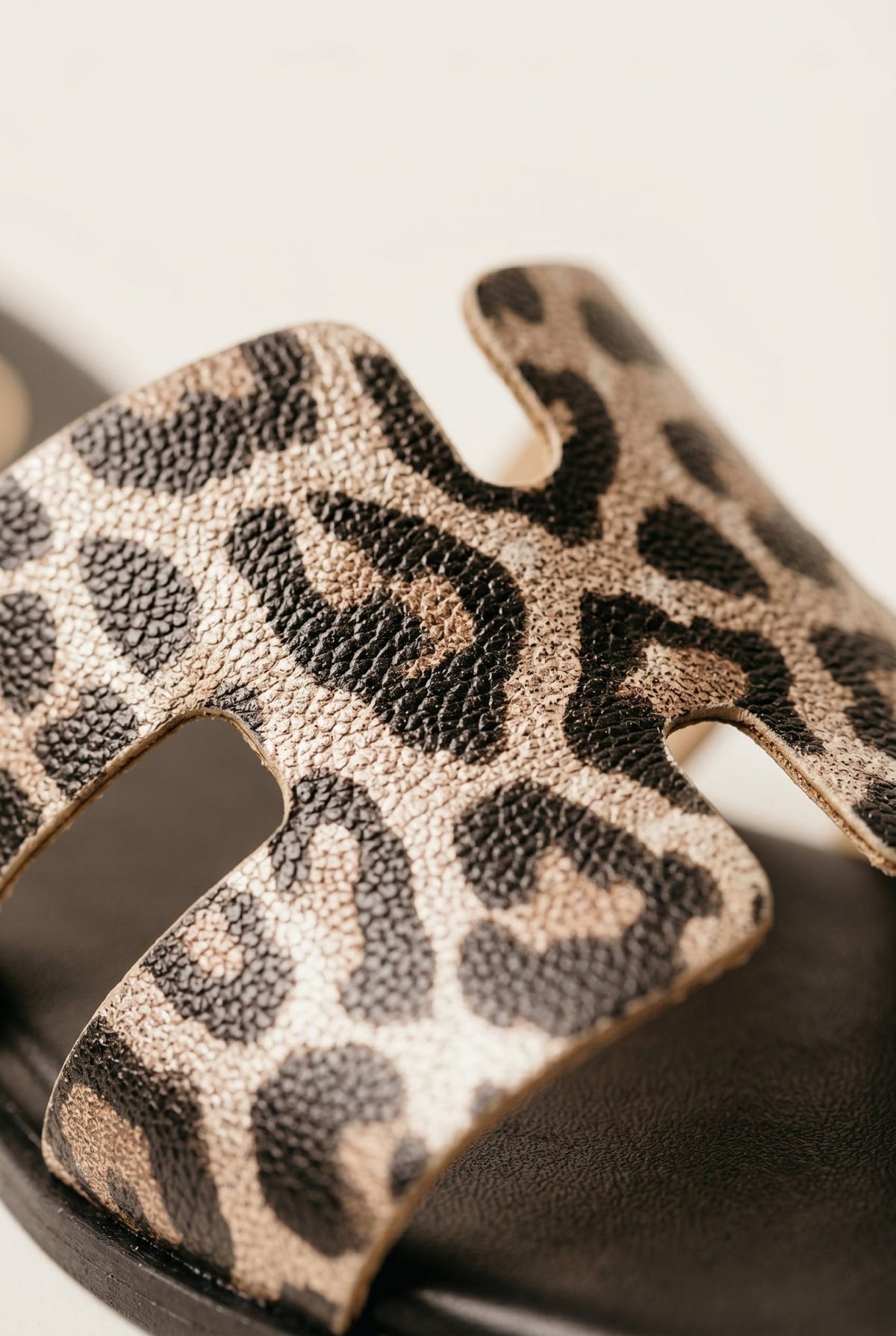 TFP - Sandals Wide Cut Out Strap - Leopard