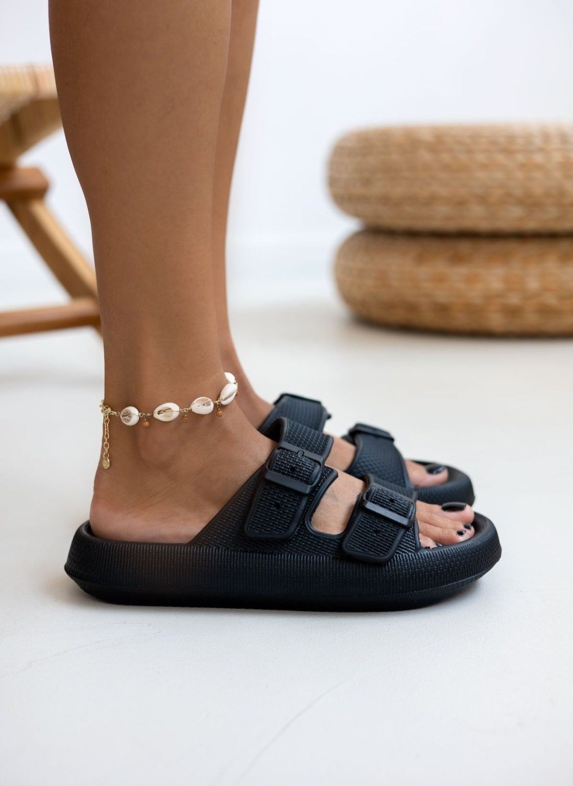 Slides ελαφριά με φάσες - Μαύρο - thefashionproject.gr - The Fashion Project