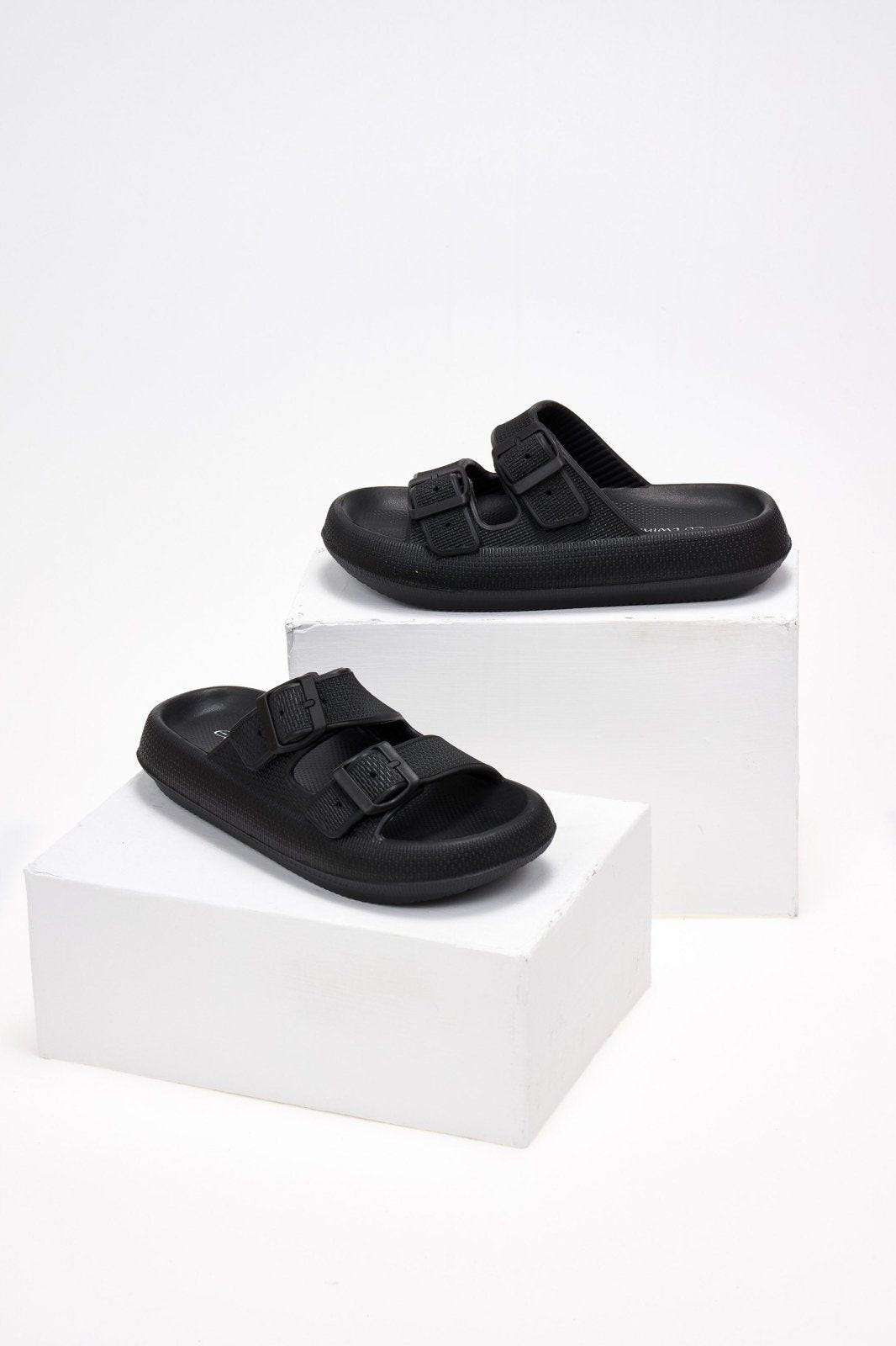 Slides ελαφριά με φάσες - Μαύρο - thefashionproject.gr - The Fashion Project