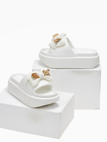 Slides με φιόγκο και μεταλλικό charm - Λευκό - thefashionproject.gr - The Fashion Project