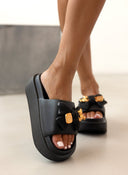 Slides με φιόγκο και μεταλλικό charm - Μαύρο - thefashionproject.gr - The Fashion Project