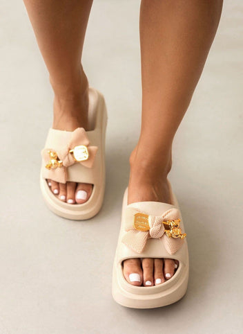Slides με φιόγκο και μεταλλικό charm - Nude - thefashionproject.gr - The Fashion Project