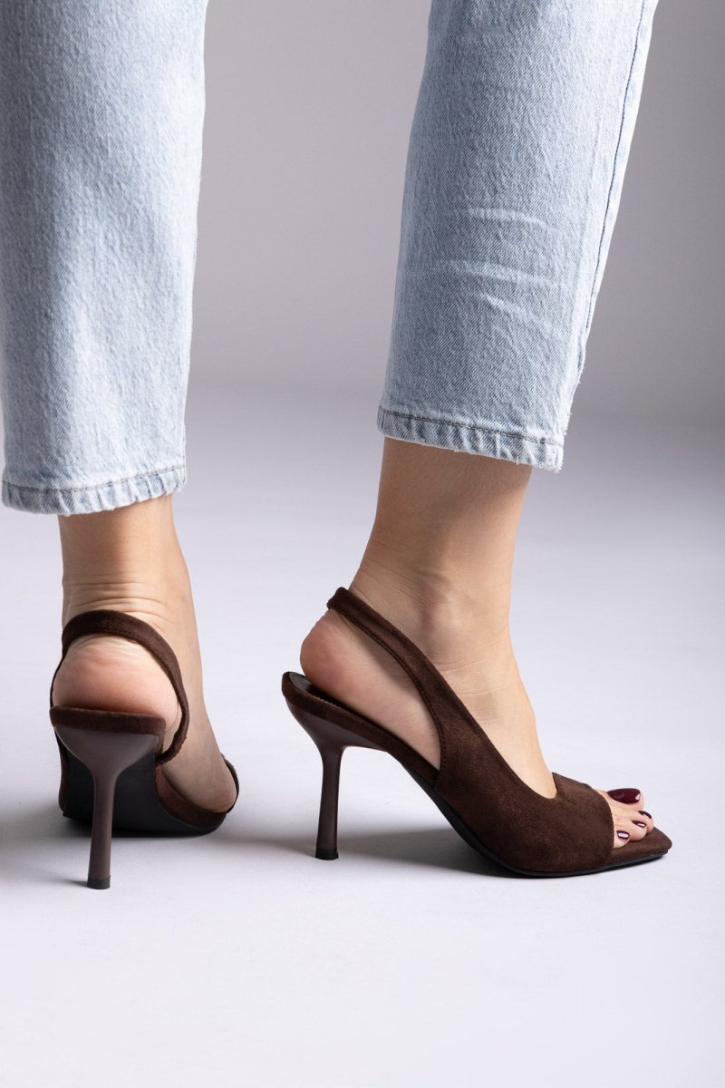 Πέδιλα Slingback με τακούνι στιλέτο - Καφέ Σουέντ – thefashionproject.gr