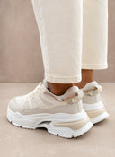 Sneakers chunky σε συνδυασμούς χρωμάτων