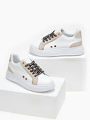 Sneakers flatforms με print στα κορδόνια