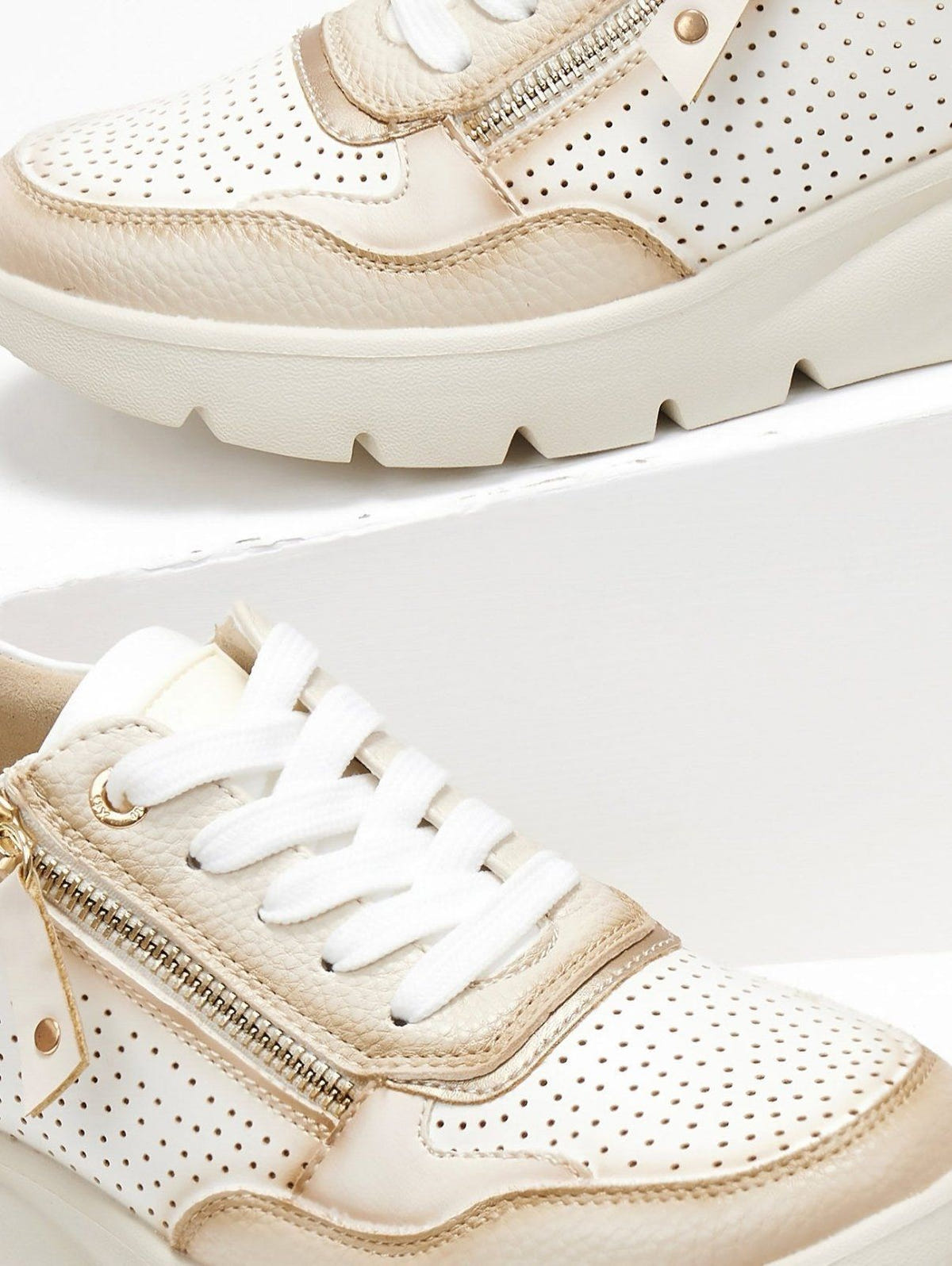 Sneakers με εξωτερικό φερμουάρ Xti 142575 - Μπεζ - thefashionproject.gr - Xti Footwear