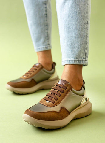 Sneakers με γυαλιστερό ύφασμα Xti 143359 - Καφέ - thefashionproject.gr - Xti Footwear