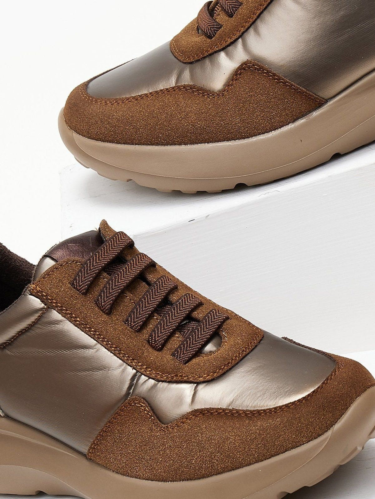 Sneakers με γυαλιστερό ύφασμα Xti 143359 - Καφέ - thefashionproject.gr - Xti Footwear